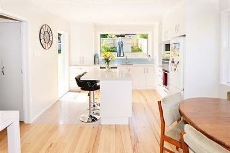 Photo of property in 17 Kathleen Street, Totara Vale, Auckland, 0627