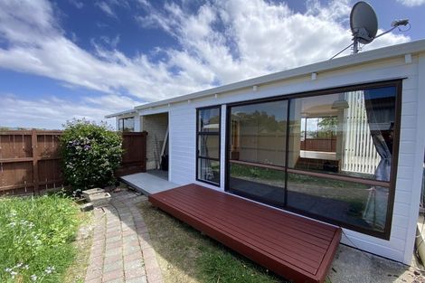 Photo of property in 1/6 Clare Place, Glenfield, Auckland, 0629