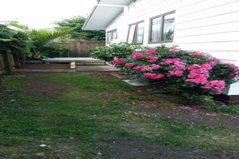 Photo of property in 2/72 Onewa Road, Northcote Point, Auckland, 0627