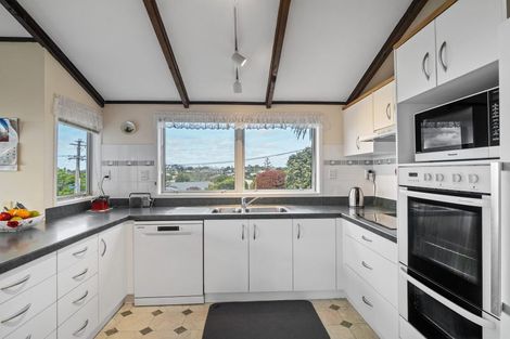 Photo of property in 1/9 Nigel Road, Browns Bay, Auckland, 0630