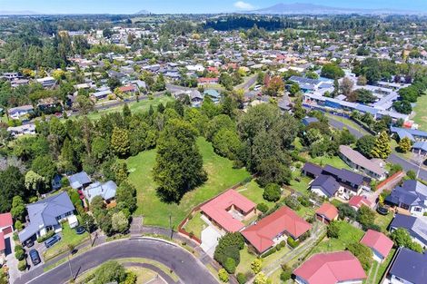 Photo of property in 16 Beverley Crescent, Hillcrest, Hamilton, 3216