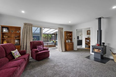Photo of property in 7 Jarnac Boulevard, Yaldhurst, Christchurch, 8042