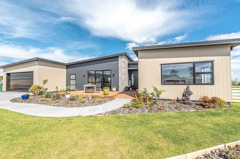 Photo of property in 37 Tirimoana Place, Otamatea, Whanganui, 4501