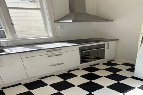Photo of property in 211 Grant Road, Thorndon, Wellington, 6011