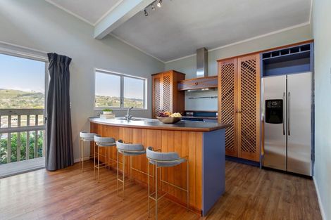 Photo of property in 1 Fyvie Avenue, Tawa, Wellington, 5028
