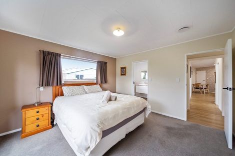 Photo of property in 31 Tiverton Crescent, Whalers Gate, New Plymouth, 4310