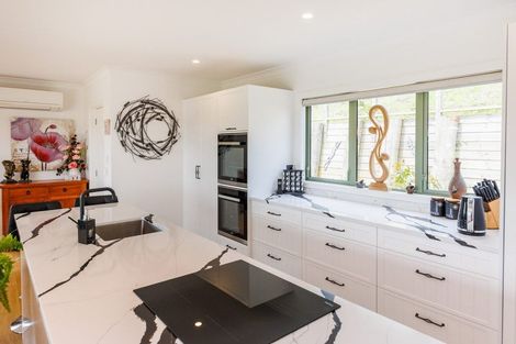 Photo of property in 121 Cashmere Drive, Fitzherbert, Palmerston North, 4410