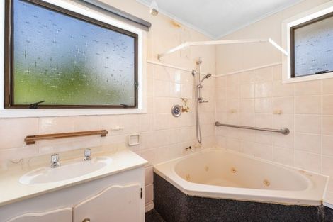 Photo of property in 60 Waikawa Road, Picton, 7220