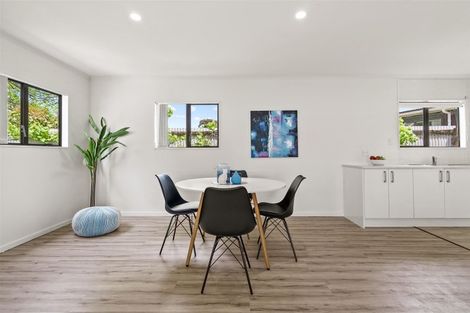 Photo of property in 2/24 Edinburgh Avenue, Rosehill, Papakura, 2113
