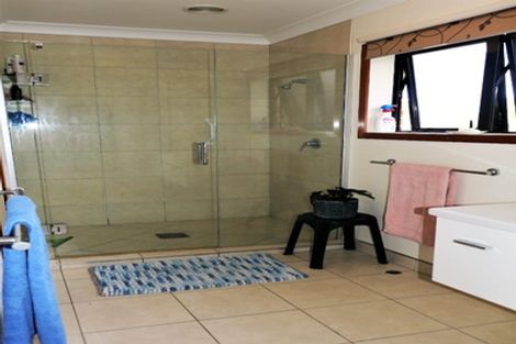 Photo of property in 70 Kirton Drive, Riverstone Terraces, Upper Hutt, 5018