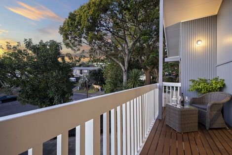 Photo of property in 27 William Hadlow Place, Hatfields Beach, Orewa, 0931
