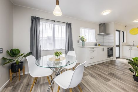 Photo of property in 1/98 Shifnal Drive, Randwick Park, Auckland, 2105