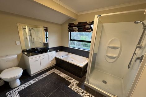 Photo of property in 35 Ruapehu Drive, Fitzherbert, Palmerston North, 4410