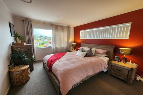 Photo of property in 2 Broadfield Street, Massey, Auckland, 0614