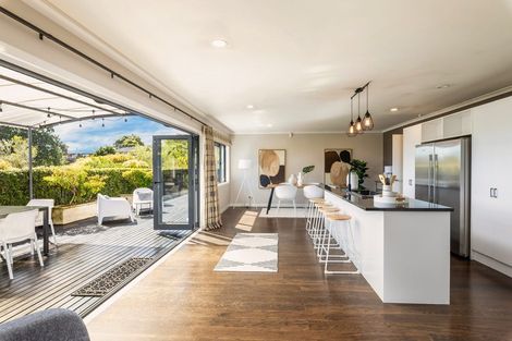 Photo of property in 61a Fairmount Road, Titirangi, Auckland, 0604