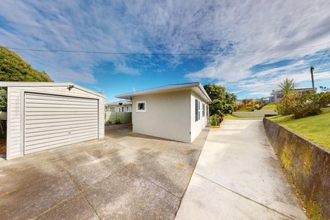 Photo of property in 48 Rangiora Street, Castlecliff, Whanganui, 4501