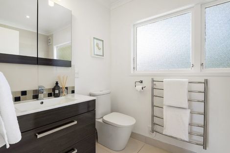 Photo of property in 1/72 Roseberry Avenue, Birkenhead, Auckland, 0626