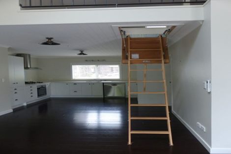 Photo of property in 19 Kakariki Grove, Waikanae, 5036