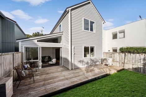 Photo of property in 3/6 The Parade, Island Bay, Wellington, 6023