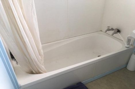 Photo of property in 9/24 Pomaria Road, Henderson, Auckland, 0610