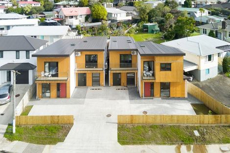 Photo of property in 2/13 Sarona Avenue, Glen Eden, Auckland, 0602