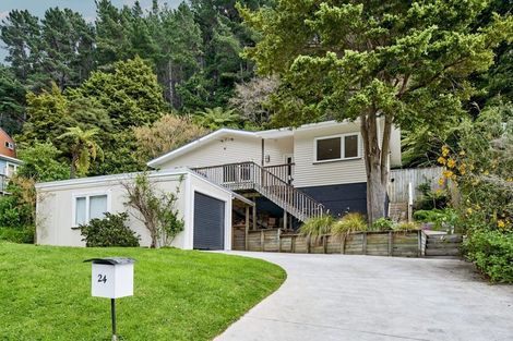 Photo of property in 24 Elmslie Road, Pinehaven, Upper Hutt, 5019