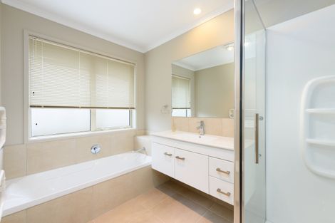 Photo of property in 28 Rainey Crescent, Papamoa Beach, Papamoa, 3118