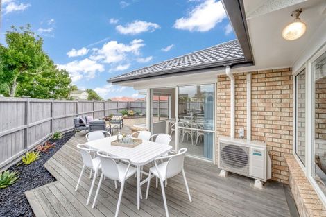 Photo of property in 19 Montecito Place, Golflands, Auckland, 2013