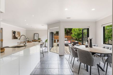 Photo of property in 7 Landmark Drive, Te Atatu Peninsula, Auckland, 0610