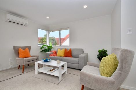 Photo of property in 1/17 Athena Drive, Totara Vale, Auckland, 0629