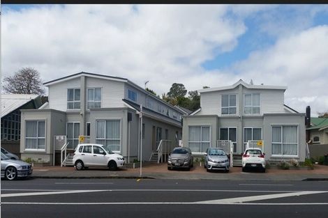 Photo of property in 2/34 Evelyn Place, Hillcrest, Auckland, 0627
