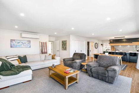 Photo of property in 13 Angus Place, Rangiora, 7400