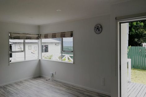 Photo of property in 41 Yeovil Road, Te Atatu Peninsula, Auckland, 0610