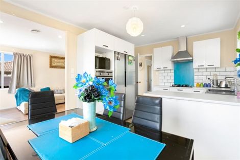 Photo of property in 2/11 Dalmatia Place, Henderson, Auckland, 0612