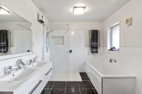 Photo of property in 33 Oakden Drive, Darfield, 7510