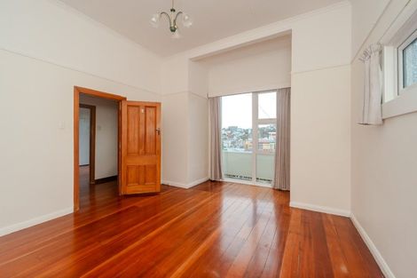 Photo of property in 37 Ara Paiwhenua, Tawa, Wellington, 5028