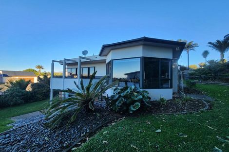 Photo of property in 18 Arden Place, Oakura, 4314