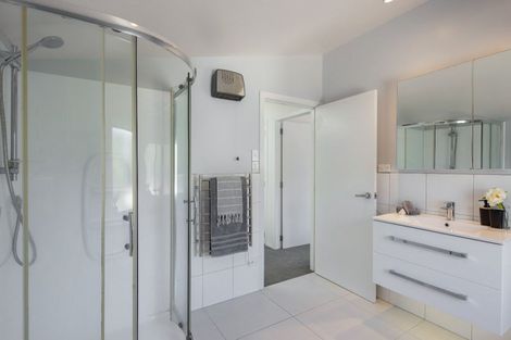 Photo of property in 61u8 Black Rock Road, Newlands, Wellington, 6037