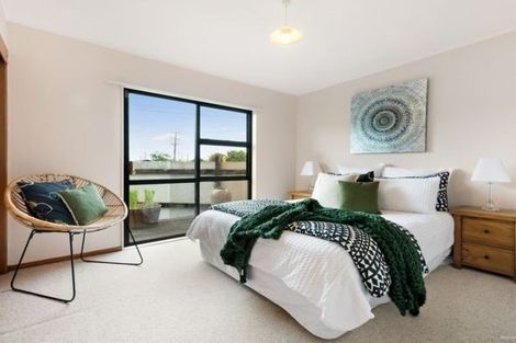 Photo of property in 2/13 Ocean View Road, Hillcrest, Auckland, 0627