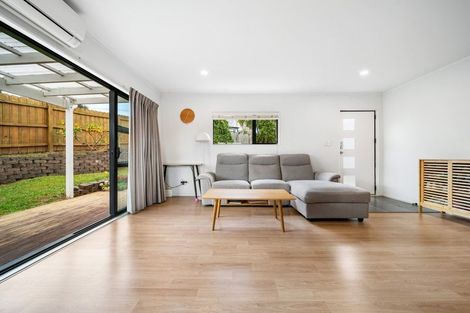 Photo of property in 2/109 Target Road, Totara Vale, Auckland, 0629