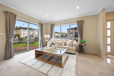 Photo of property in 1 Creggan Crescent, Flat Bush, Auckland, 2019