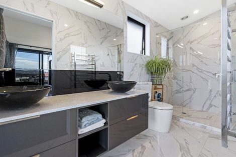 Photo of property in 25 Waitemata Drive, One Tree Point, 0118