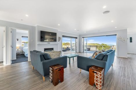 Photo of property in 4 Tua Tua Place, Baylys Beach, 0377