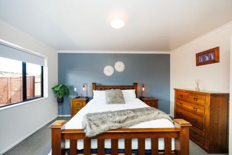 Photo of property in 43 Geneva Terrace, Kelvin Grove, Palmerston North, 4414