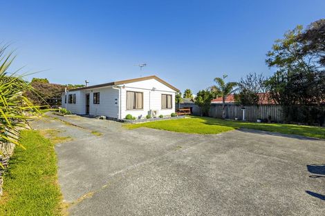 Photo of property in 12 Rosemead Place, Randwick Park, Auckland, 2105