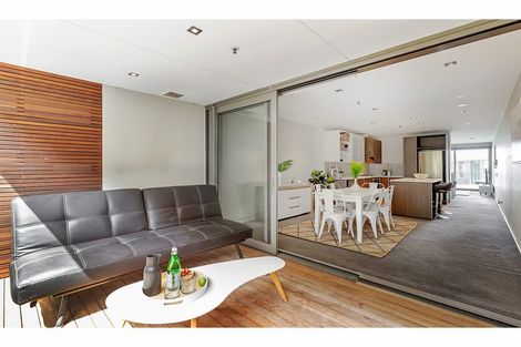 Photo of property in Patent 326 Apartments, 206s/326 Evans Bay Parade, Hataitai, Wellington, 6021