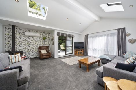 Photo of property in 1 Kakariki Grove, Waikanae, 5036