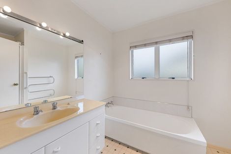Photo of property in 2/3 Jacanas Place, Unsworth Heights, Auckland, 0632