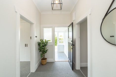 Photo of property in 35 Cambridge Terrace, Masterton, 5810