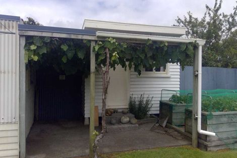 Photo of property in 18 Arthur Road, Paraite, New Plymouth, 4373